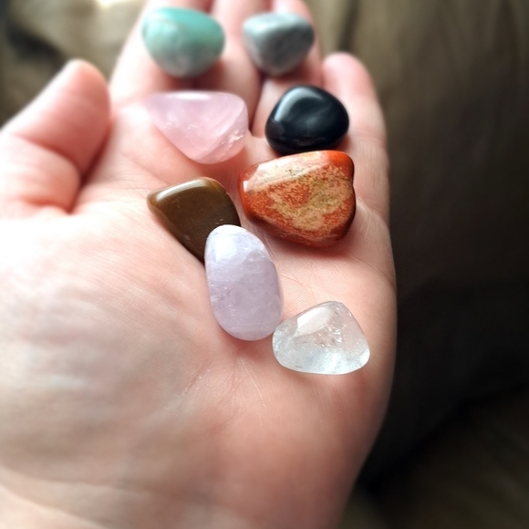 8 PC Beginners Earth Boho Chakra Crystal's Set - Picture 8 of 9